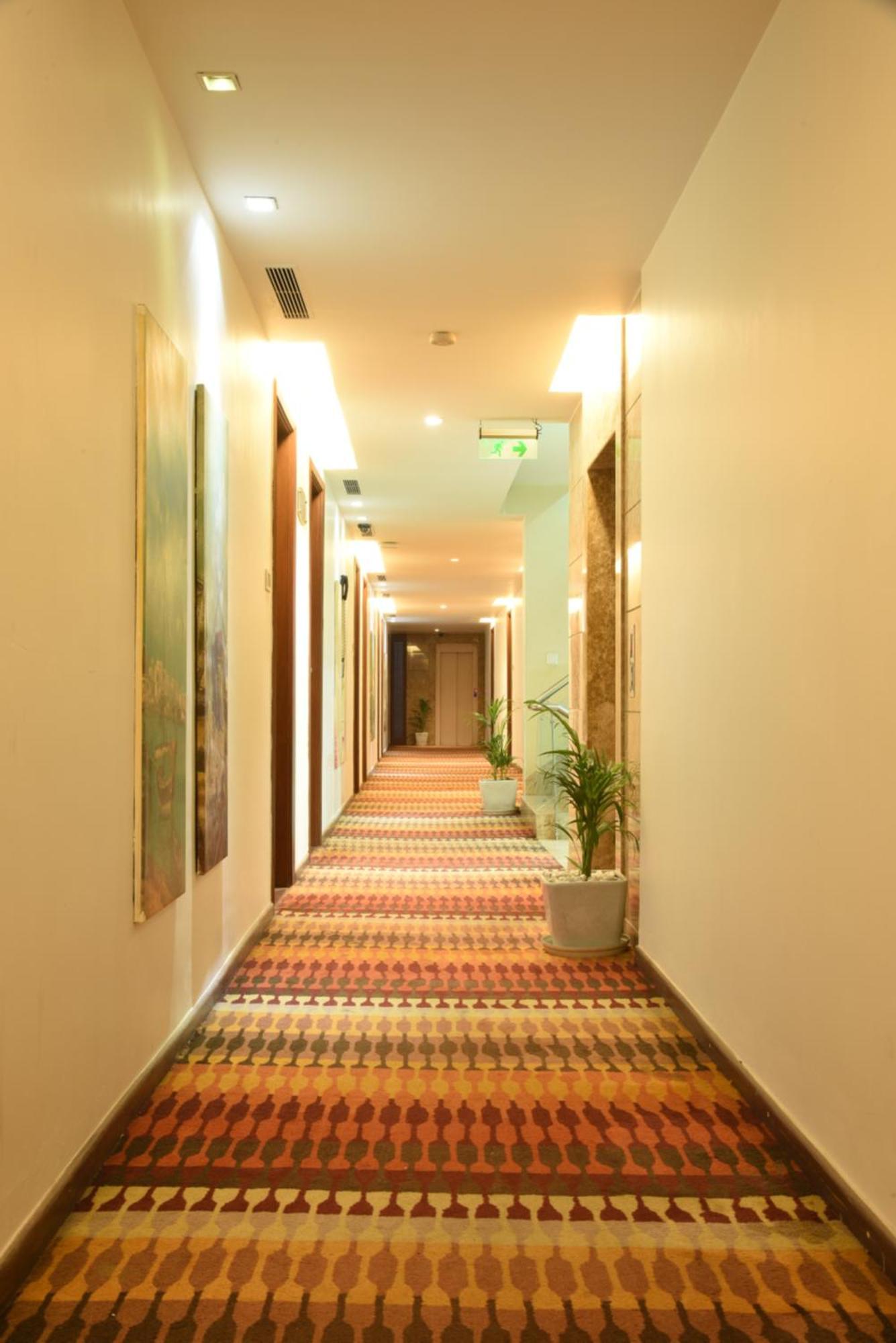 Hotel Riverview Ahmedabad Eksteriør billede