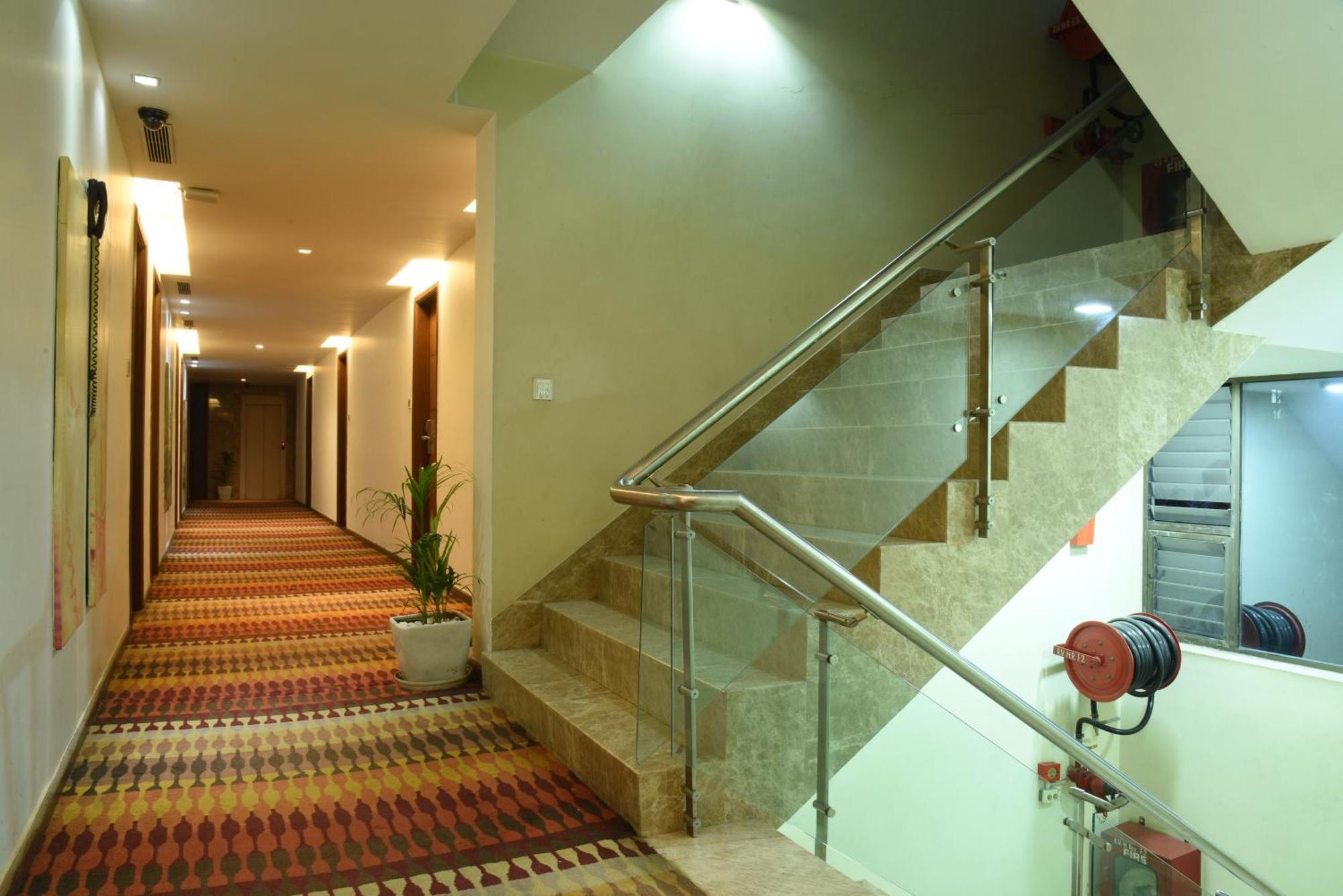 Hotel Riverview Ahmedabad Eksteriør billede