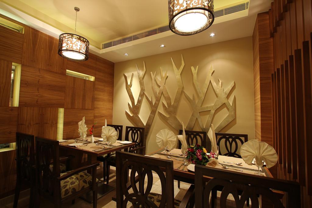 Hotel Riverview Ahmedabad Eksteriør billede