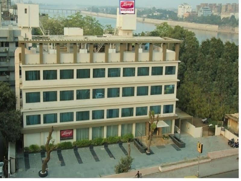 Hotel Riverview Ahmedabad Eksteriør billede