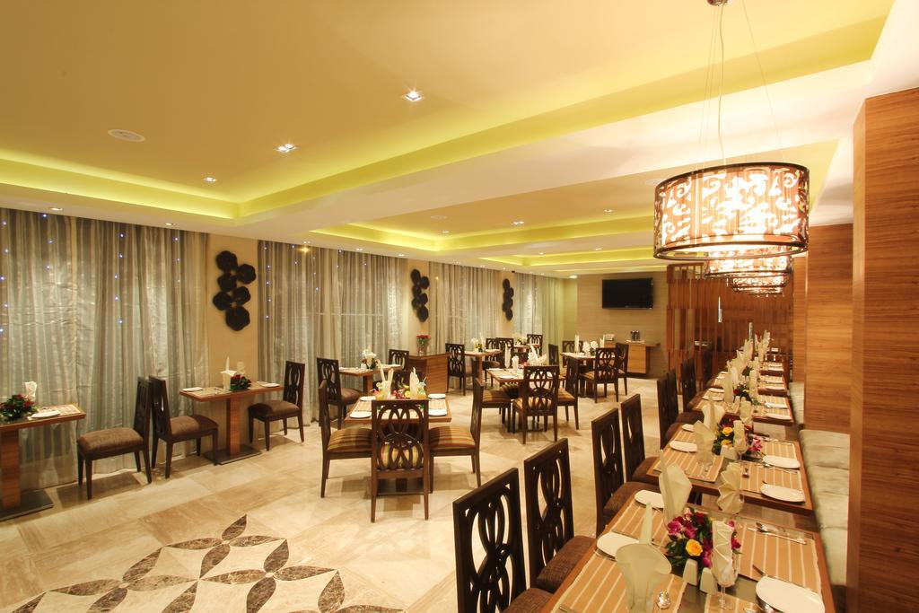 Hotel Riverview Ahmedabad Eksteriør billede