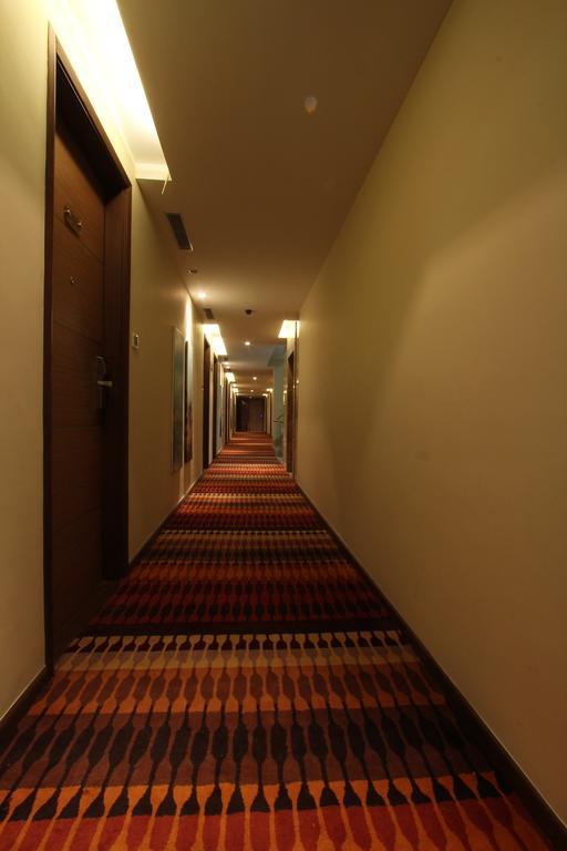 Hotel Riverview Ahmedabad Eksteriør billede