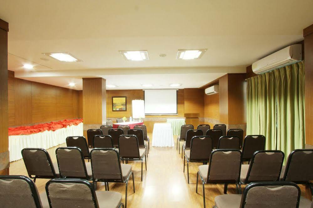 Hotel Riverview Ahmedabad Eksteriør billede