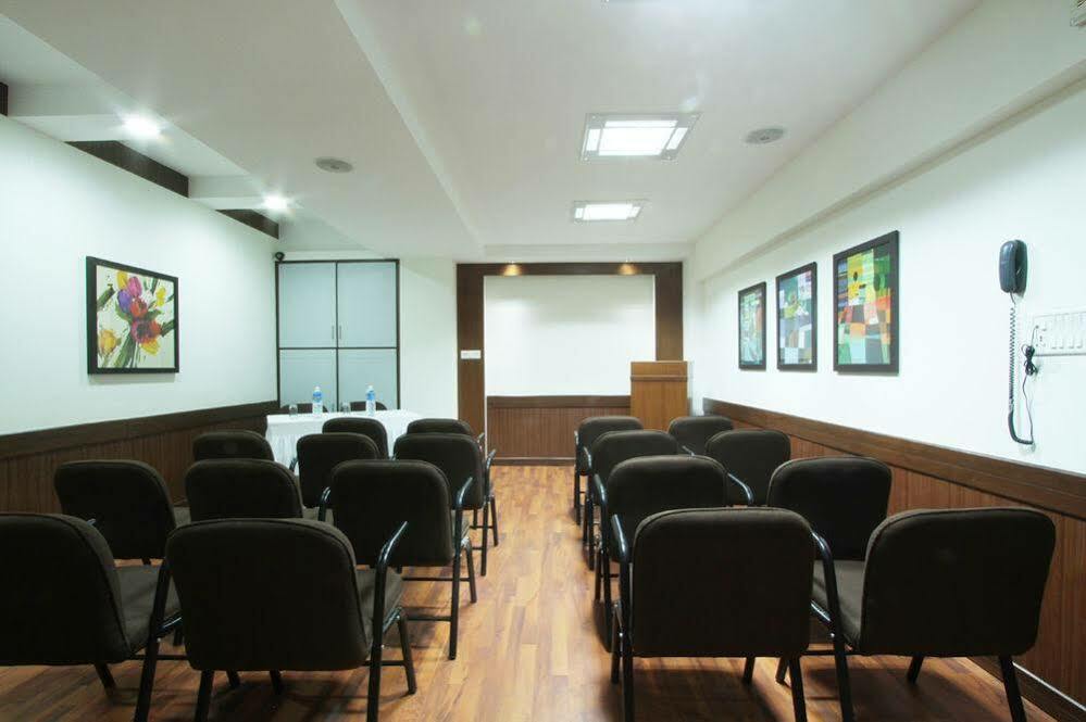 Hotel Riverview Ahmedabad Eksteriør billede